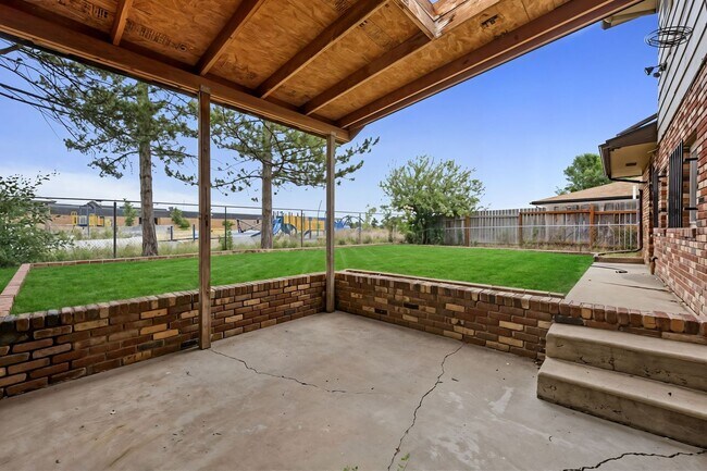 Building Photo - 745 Nyssa Dr