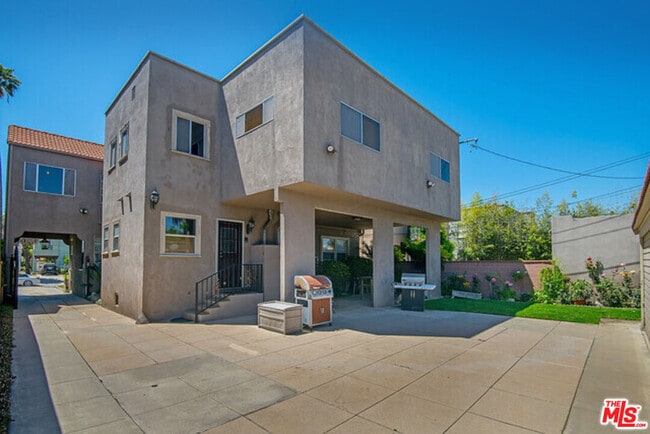 Building Photo - 1158 S Tremaine Ave