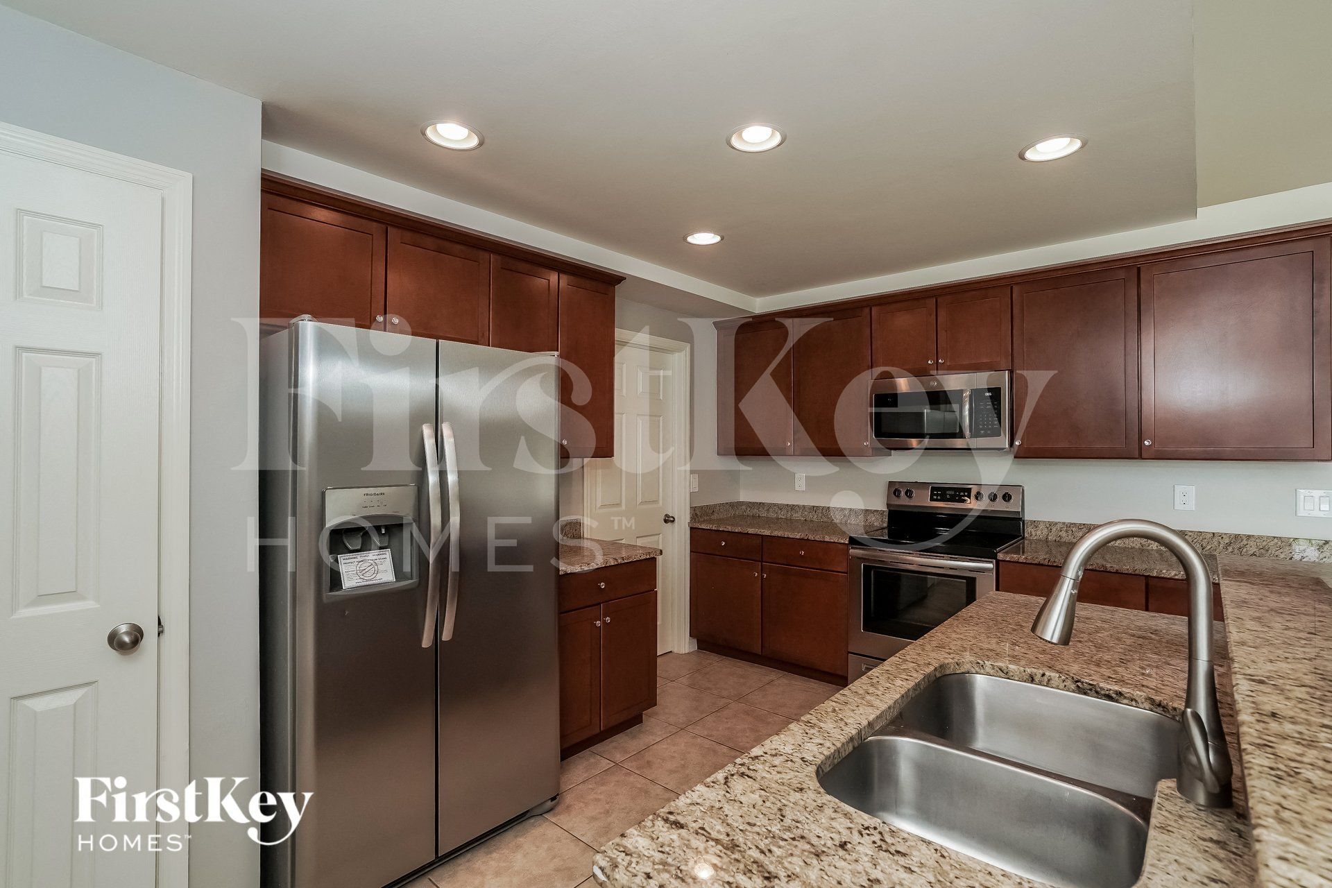 Building Photo - 1719 NW 25th Ln