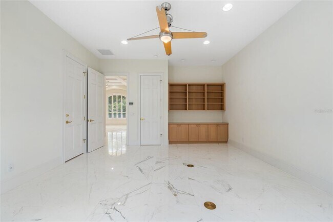 Building Photo - 9701 Lake Isleworth Ct