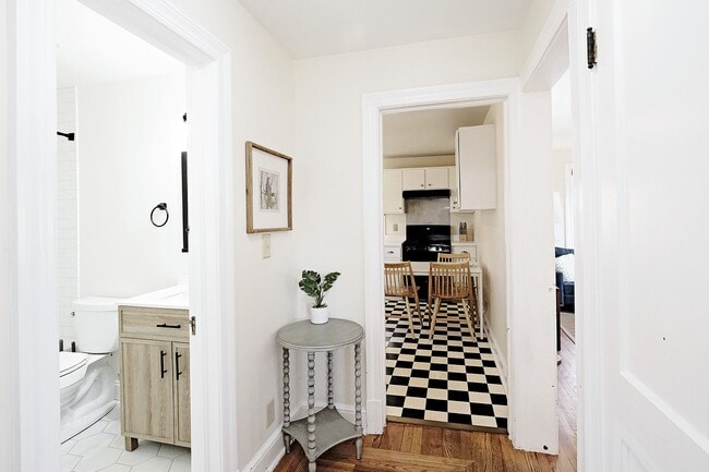 Building Photo - Charming City Cottage With Fenced Yard