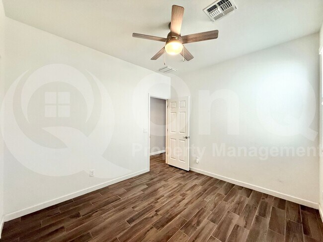 Building Photo - 4336 E Mesquite St
