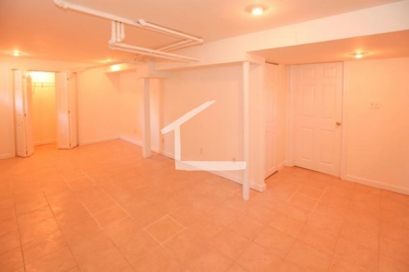 Building Photo - 508 Heath St