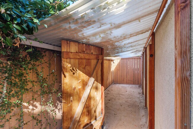 Building Photo - 30207 Silver Ridge Ct