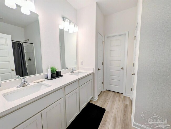 Building Photo - 6622 Sun Tree Cir
