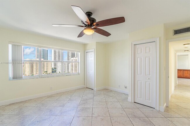 Building Photo - 121 Golden Isles Dr