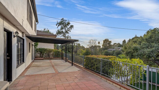 Building Photo - Beautiful Pasadena Hilltop Home