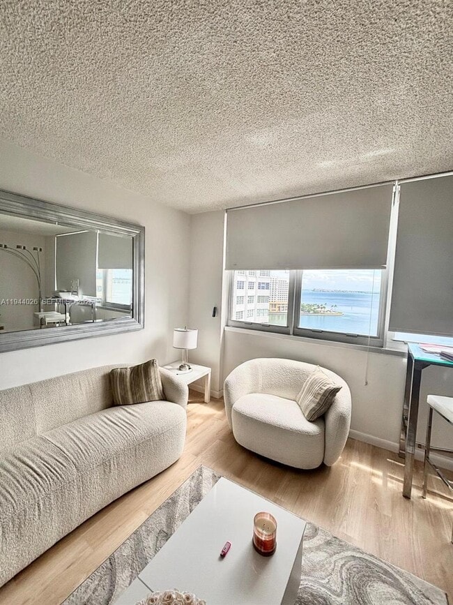 Building Photo - 999 Brickell Bay Dr