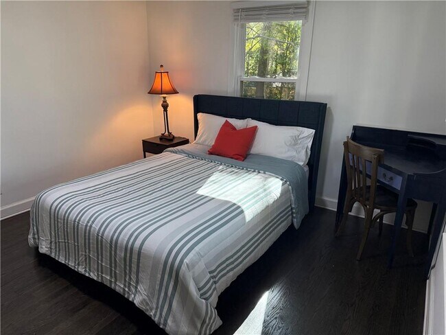 Building Photo - 1140 Goodwin Pl NE