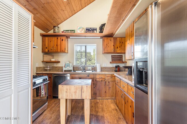 Building Photo - 1052 Hacienda Dr