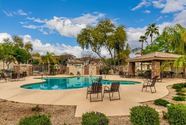 Building Photo - 1384 S Sabino Dr