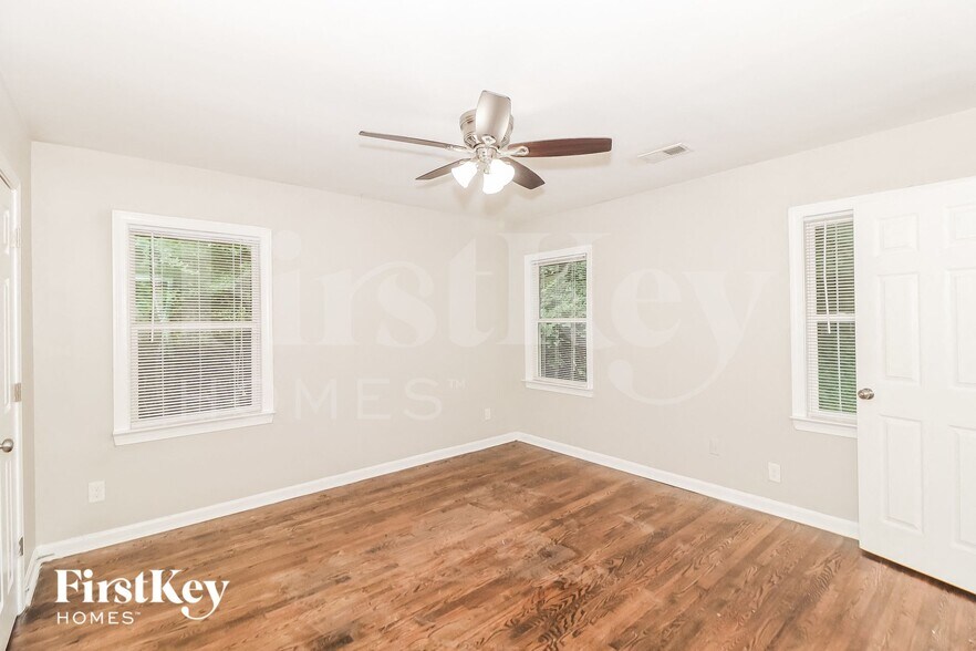 Building Photo - 2802 Glenvalley Dr