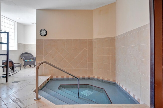 Building Photo - 610 W Las Olas Blvd