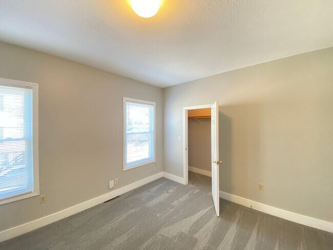 Building Photo - 7 Commercial St