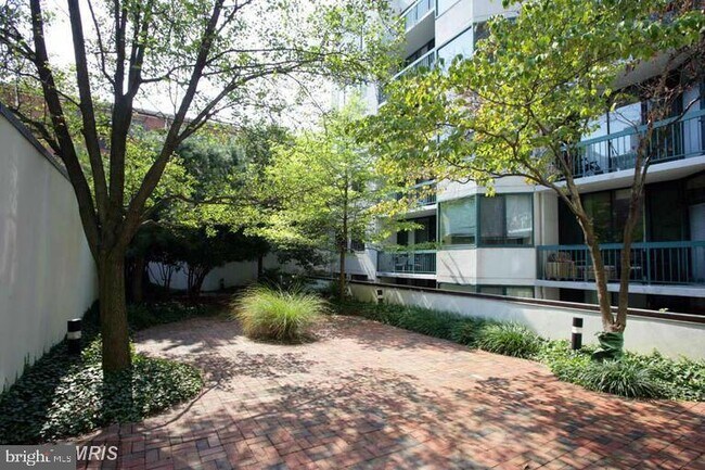 Building Photo - 955 26th St NW