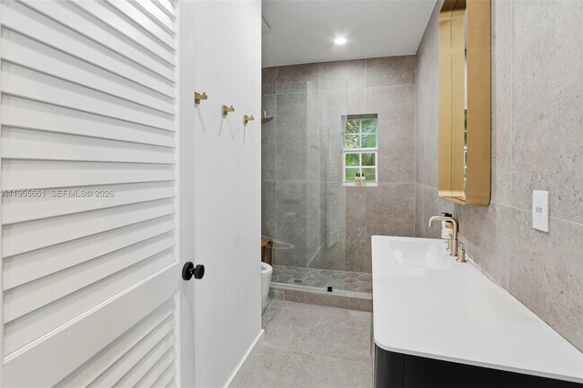 Building Photo - 4108 Palmarito St