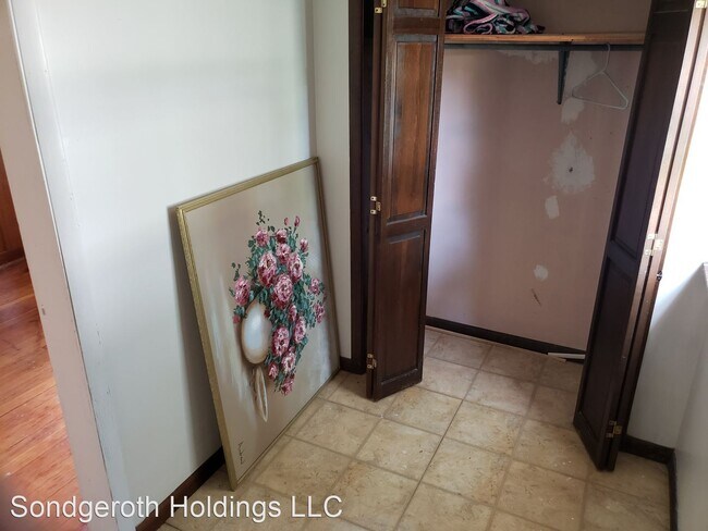 Building Photo - 2 br, 1 bath House - 404 4th St.