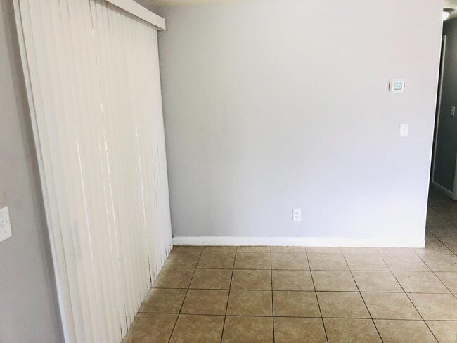 Building Photo - 240 Lee Dr