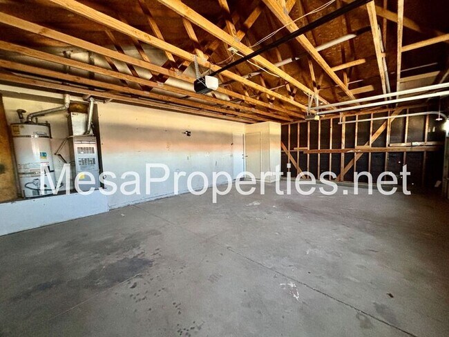 Building Photo - 14390 Hillsborough Dr