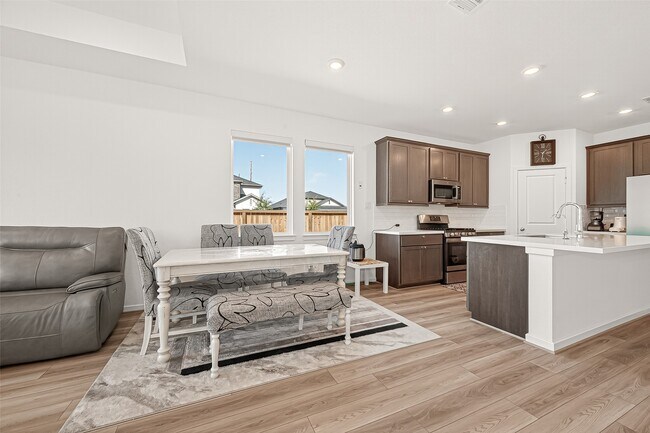 Building Photo - 9747 Pettus Crk Dr