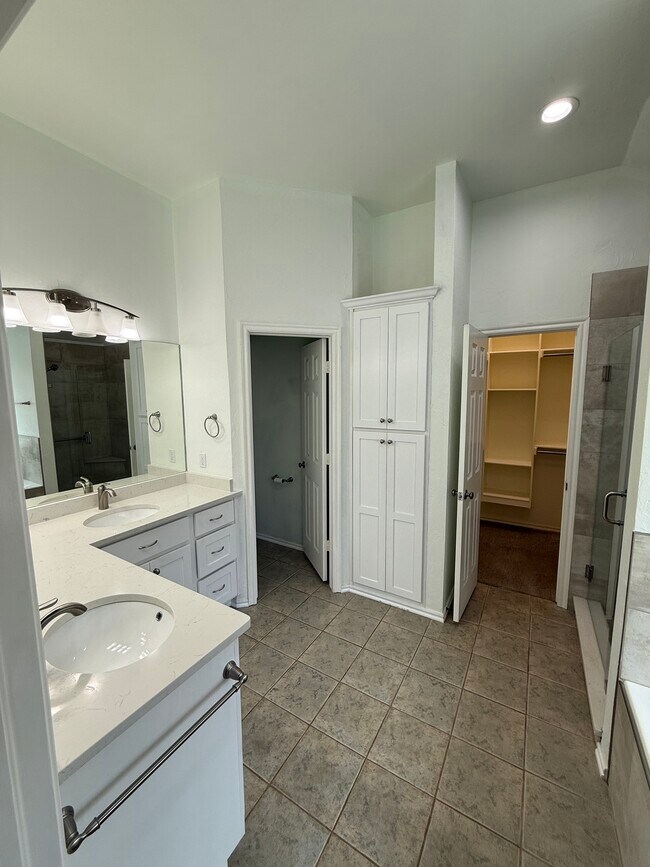 Building Photo - 1801 Sagewood Dr