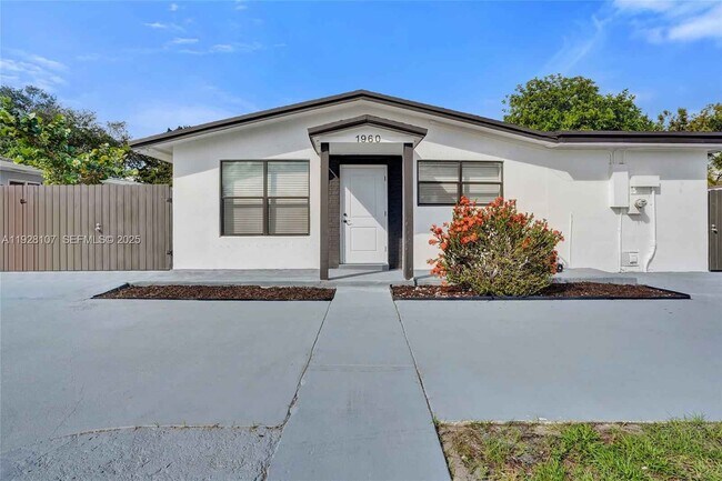 Building Photo - 1960 SW 68th Way