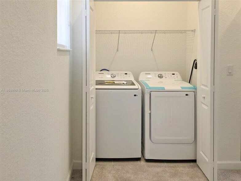 Building Photo - 2637 SE 24th Ct