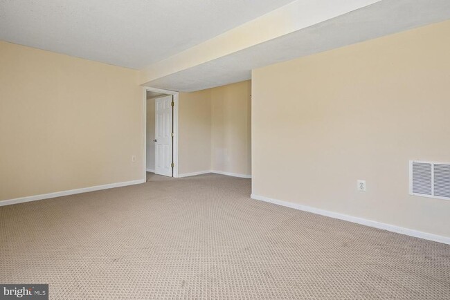 Building Photo - 14677 Cloverdale Rd