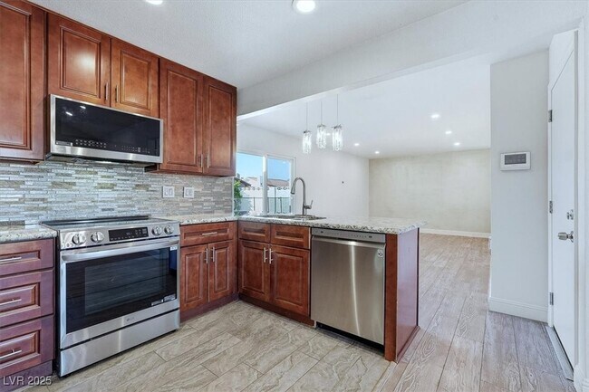 Building Photo - 6353 Whippoorwill Way
