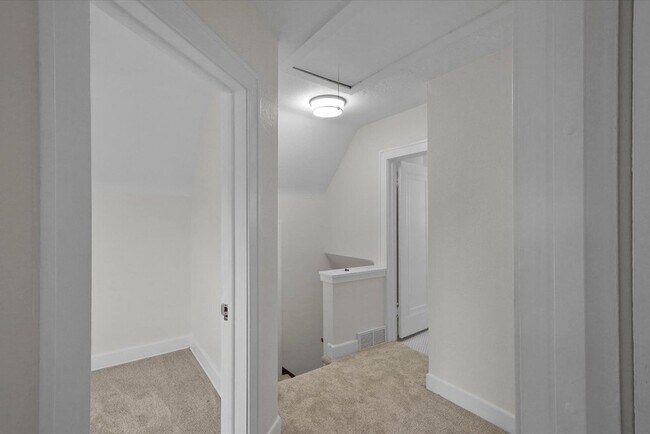 Building Photo - 446 W Capistrano Ave