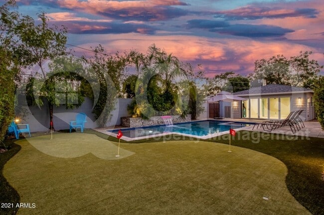 Building Photo - 3429 E Coolidge St