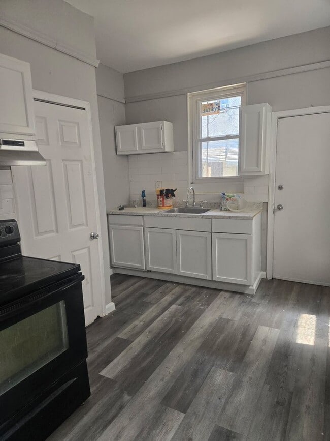 Building Photo - Beautiful 4-Bedroom Home with Central Air, Gas Heating  Laundry
