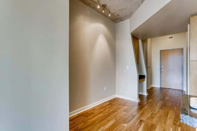 Building Photo - 360 Nueces St