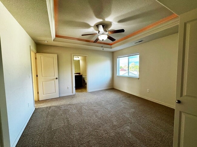 Building Photo - Spacious 3-4 Bedroom Home with Low Mainten...