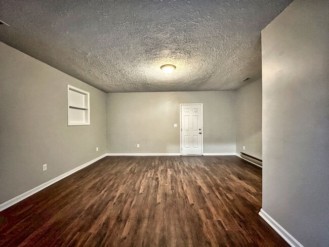Building Photo - 3 bed 1 bath located on the East Side