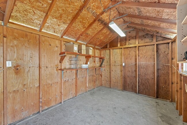 Building Photo - Renovated 3-Bed Rambler in Lakewood | Priv...