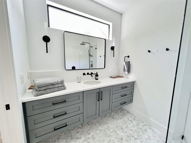 Building Photo - 7809 Mullen Dr