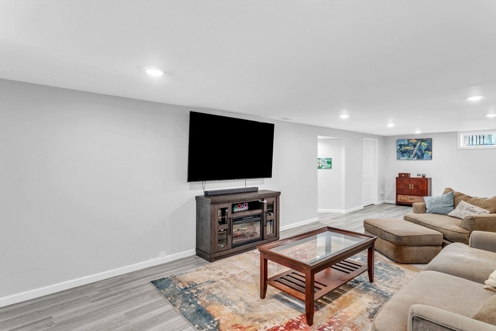 Building Photo - 80 Victoria St