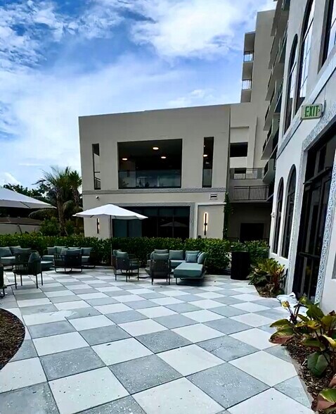 Building Photo - 2596 NE 182nd Ter