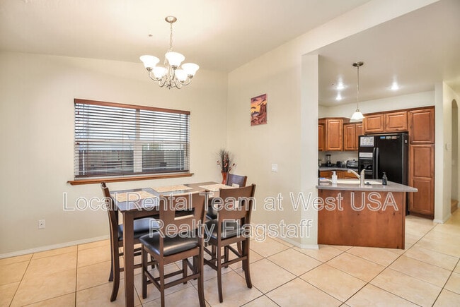 Building Photo - 3716 E Jacamar Dr