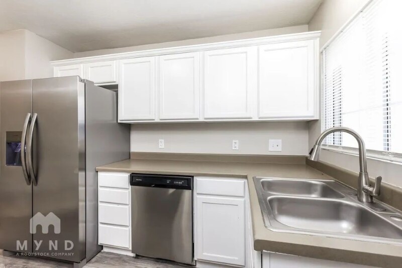 Building Photo - 3130 Green Acre Dr