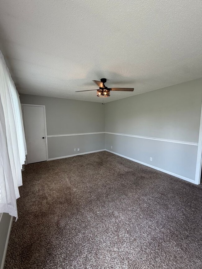 Building Photo - 3 Bedroom 2 Bath Home For Rent in Sango Area!