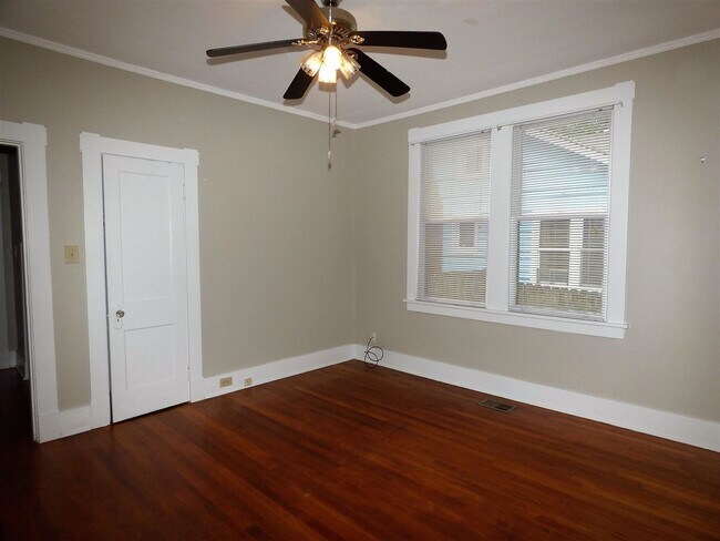 Building Photo - 447 Dickinson St