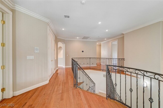 Building Photo - 9813 Edgeview Pl
