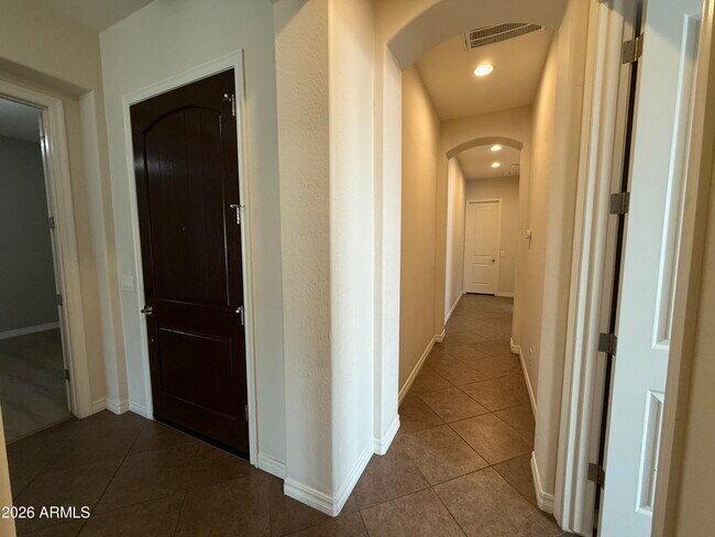 Building Photo - 4045 S Camellia Dr