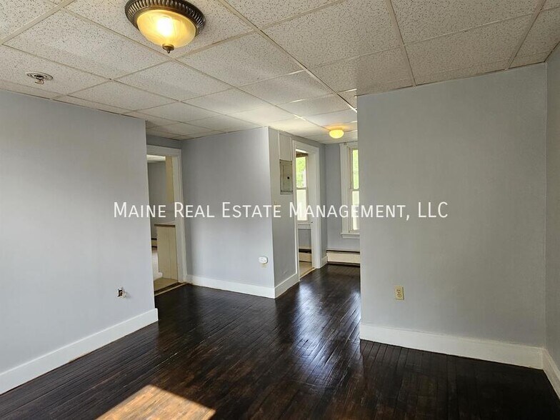 Building Photo - 64 Elm St