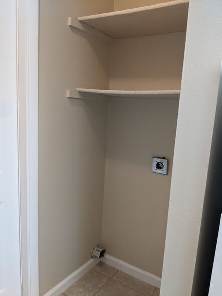 Building Photo - 2231 Ascot Ct