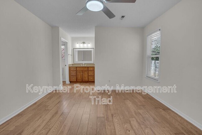 Building Photo - 5110 N Oaks Dr