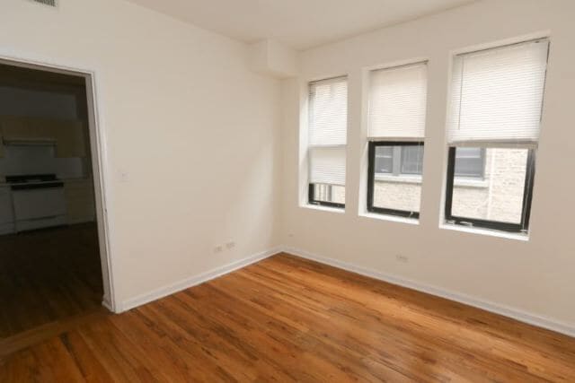 Building Photo - 922 W Dakin St