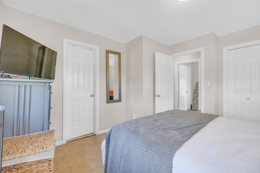 Building Photo - 4800 Bradley Blvd